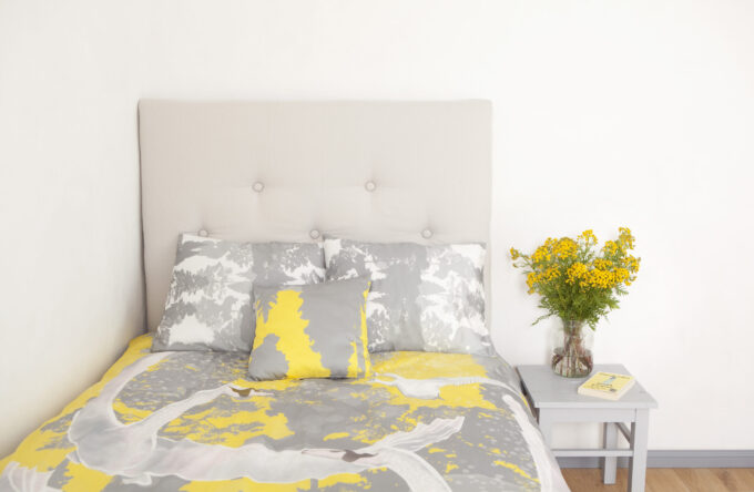 Voodipesukomplekt Luiged kollases; Bedding set Swans in yellow; Bettgarnitur Schwäne in gelb